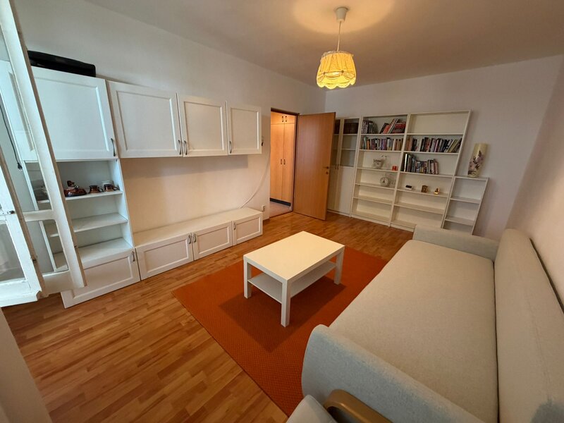 Titan, str. Lunca Bradului, Scoala 195 Hamburg, langa parc IOR
