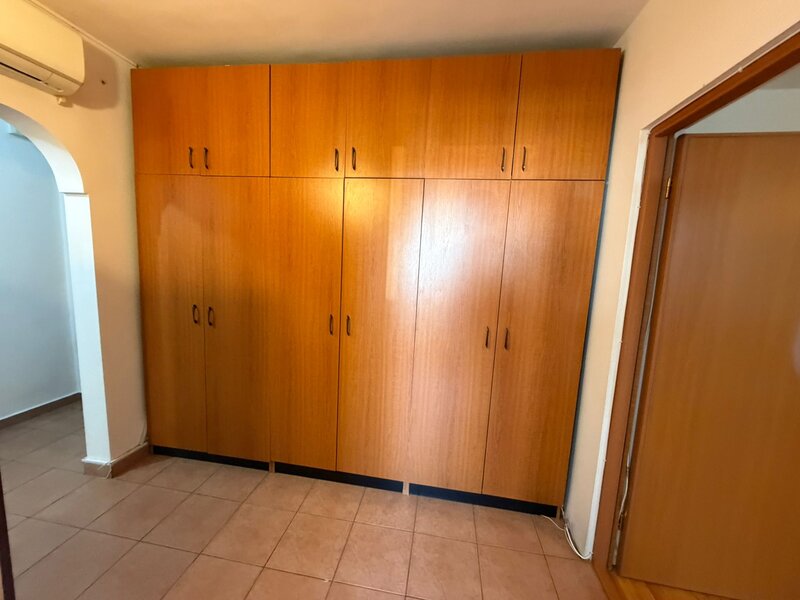 Titan, str. Lunca Bradului, Scoala 195 Hamburg, langa parc IOR