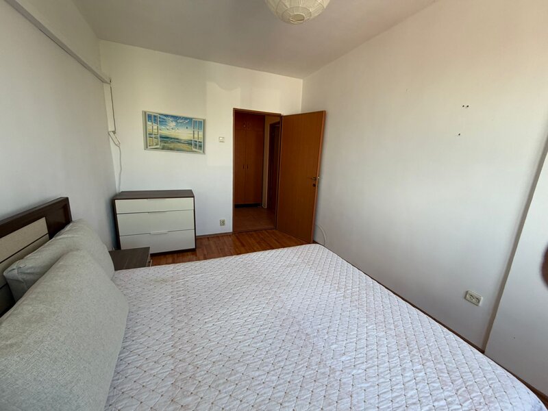 Titan, str. Lunca Bradului, Scoala 195 Hamburg, langa parc IOR