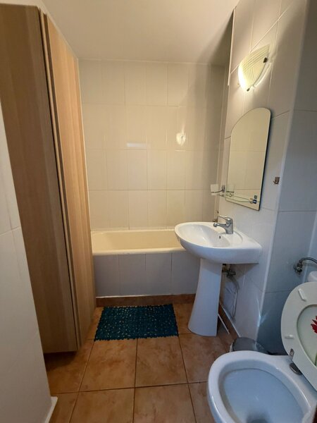 Titan, str. Lunca Bradului, Scoala 195 Hamburg, langa parc IOR